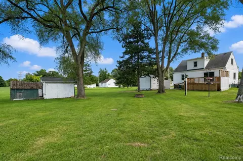 Exterior - 3363 E Pierson Rd, Flint, MI 48506 photo 5 of 7