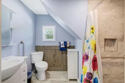 Bath - 3363 E Pierson Rd, Flint, MI 48506 photo 2 of 3