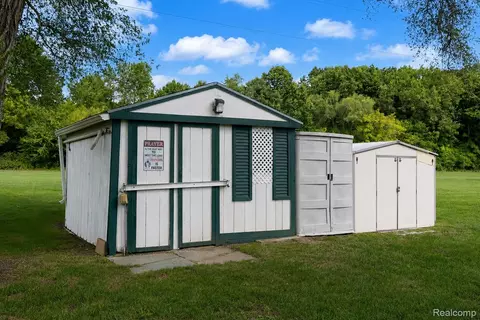 Exterior - 3363 E Pierson Rd, Flint, MI 48506 photo 6 of 7
