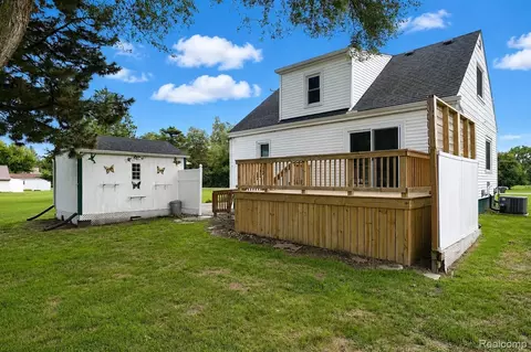 Exterior - 3363 E Pierson Rd, Flint, MI 48506 photo 4 of 7