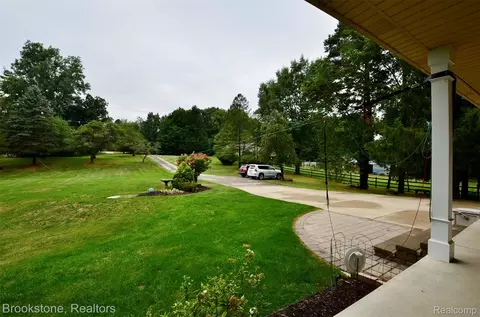 Exterior - 9828 Hadley Rd, Independence, MI 48348 photo 8 of 22