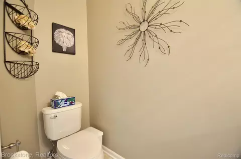Bath - 9828 Hadley Rd, Independence, MI 48348 photo 2 of 8
