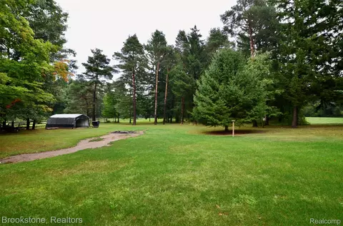 Exterior - 9828 Hadley Rd, Independence, MI 48348 photo 12 of 22