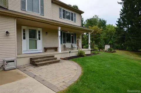 Exterior - 9828 Hadley Rd, Independence, MI 48348 photo 3 of 22