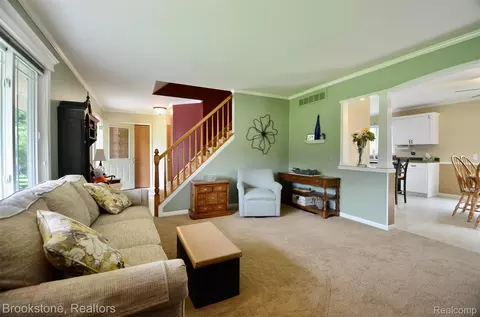 Living - 9828 Hadley Rd, Independence, MI 48348 photo 3 of 4