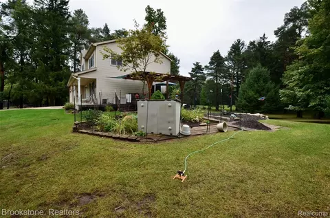 Exterior - 9828 Hadley Rd, Independence, MI 48348 photo 4 of 22