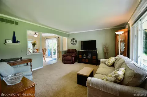 Living - 9828 Hadley Rd, Independence, MI 48348 photo 2 of 4
