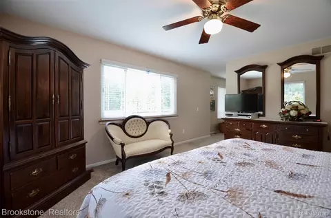 Bedroom - 9828 Hadley Rd, Independence, MI 48348 photo 2 of 13