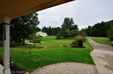 Exterior - 9828 Hadley Rd, Independence, MI 48348 photo 10 of 22