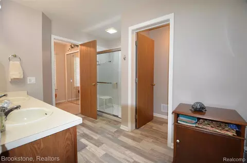 Bath - 9828 Hadley Rd, Independence, MI 48348 photo 3 of 8