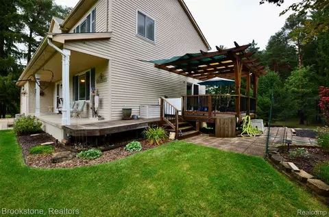Exterior - 9828 Hadley Rd, Independence, MI 48348 photo 7 of 22