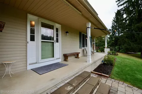 Exterior - 9828 Hadley Rd, Independence, MI 48348 photo 6 of 22
