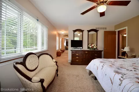 Bedroom - 9828 Hadley Rd, Independence, MI 48348 photo 5 of 13
