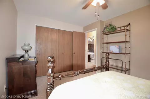 Bedroom - 9828 Hadley Rd, Independence, MI 48348 photo 9 of 13