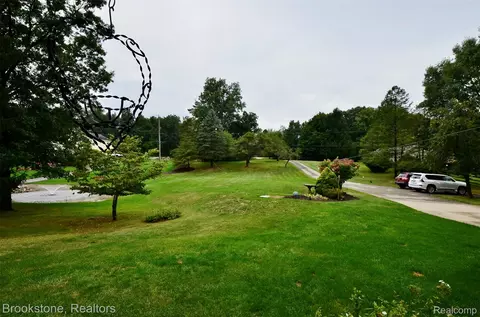 Exterior - 9828 Hadley Rd, Independence, MI 48348 photo 9 of 22
