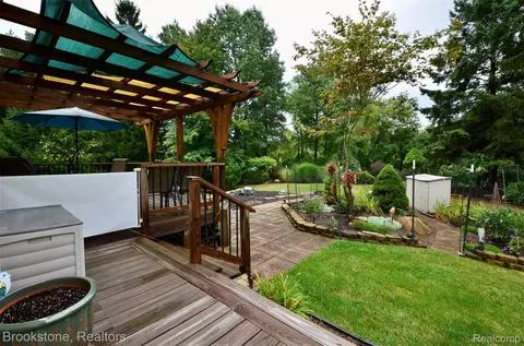 Exterior - 9828 Hadley Rd, Independence, MI 48348 photo 17 of 22