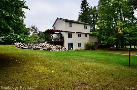 Exterior - 9828 Hadley Rd, Independence, MI 48348 photo 15 of 22