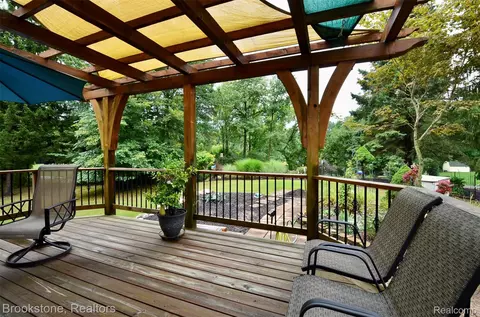 Exterior - 9828 Hadley Rd, Independence, MI 48348 photo 19 of 22