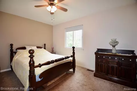Bedroom - 9828 Hadley Rd, Independence, MI 48348 photo 6 of 13