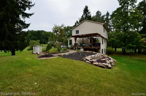 Exterior - 9828 Hadley Rd, Independence, MI 48348 photo 5 of 22
