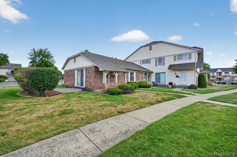 12000 Juniper Way #16, Grand Blanc, MI 48439