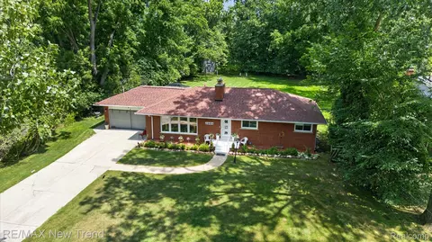 24414 Lois Ln, Southfield, MI 48075