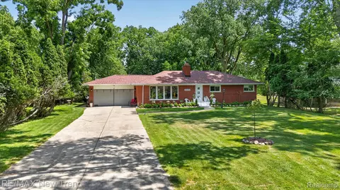 24414 Lois Ln, Southfield, MI 48075