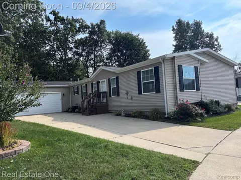3855 Emerald Park Dr, Milford, MI 48380