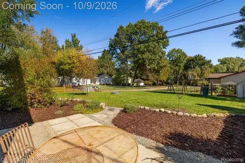 Exterior - 8690 N Eston Rd, Independence, MI 48348 photo 4 of 7