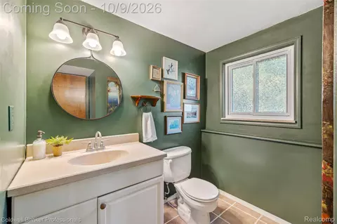 Bath - 8690 N Eston Rd, Independence, MI 48348 photo 2 of 2