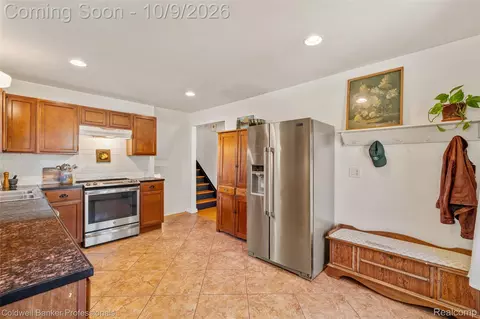 Kitchen - 8690 N Eston Rd, Independence, MI 48348 photo 3 of 4
