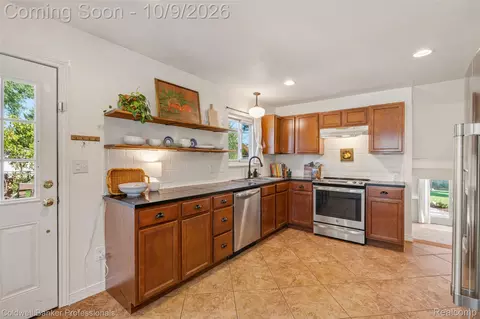 Kitchen - 8690 N Eston Rd, Independence, MI 48348 photo 4 of 4