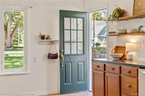 Entry Way - 8690 N Eston Rd, Independence, MI 48348 photo 2 of 3