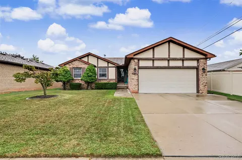 723 6th St, Wyandotte, MI 48192