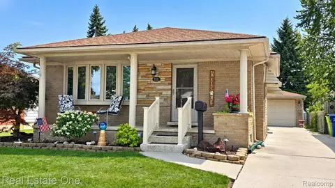 1101 Michigan Blvd, Lincoln Park, MI 48146