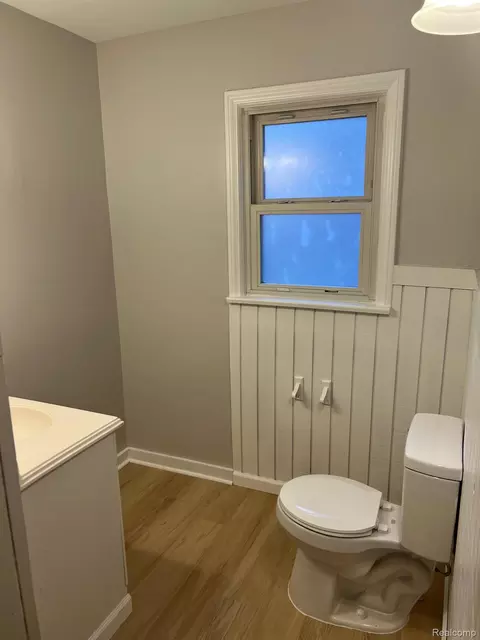 Bath - 1275 University Ave, Adrian, MI 49221 photo 2 of 3
