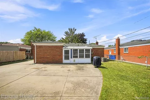 Exterior - 32504 Dover Ave, Warren, MI 48088 photo 7 of 7
