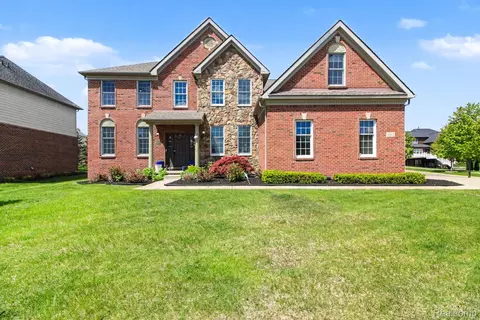50371 Langley Dr, Novi, MI 48374