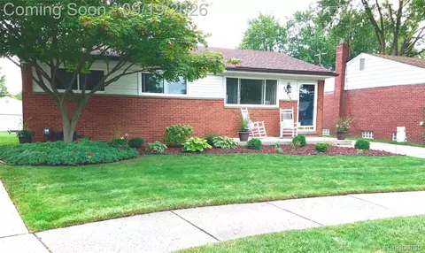 30819 Stephen Ct, Westland, MI 48185