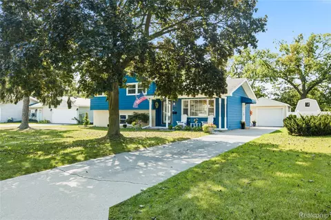 1300 Briarwood Dr, Port Huron, MI 48060