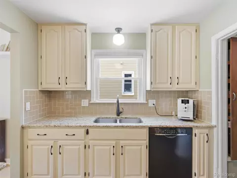 Kitchen - 475 E Marshall St, Ferndale, MI 48220 photo 5 of 6