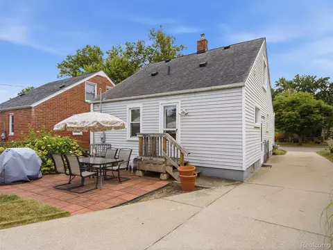 Exterior - 475 E Marshall St, Ferndale, MI 48220 photo 5 of 9