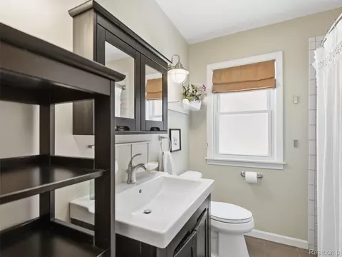 Bath - 475 E Marshall St, Ferndale, MI 48220 photo 1 of 1