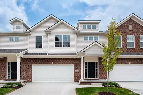 5 Grandview Cir #70, White Lake, MI 48386