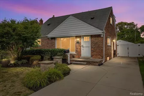 6148 Cardwell St, Garden City, MI 48135