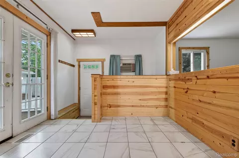 Entry Way - 310 Tamarac Dr, Davison, MI 48423 photo 1 of 1