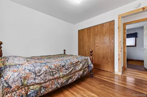 Bedroom - 310 Tamarac Dr, Davison, MI 48423 photo 5 of 7