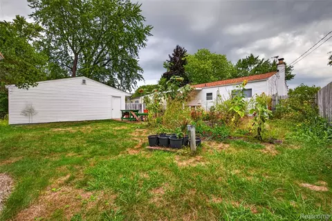 Exterior - 310 Tamarac Dr, Davison, MI 48423 photo 3 of 10