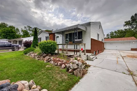 Exterior - 310 Tamarac Dr, Davison, MI 48423 photo 1 of 10