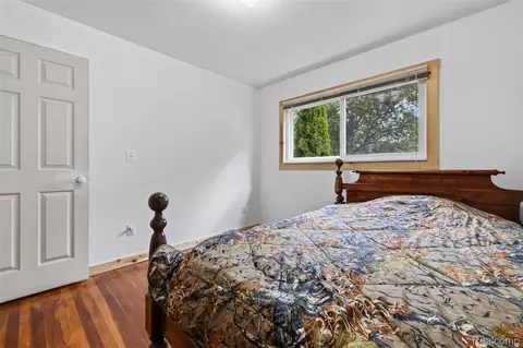 Bedroom - 310 Tamarac Dr, Davison, MI 48423 photo 4 of 7